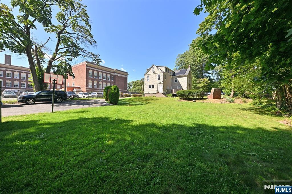 51 High Property Photo 22
