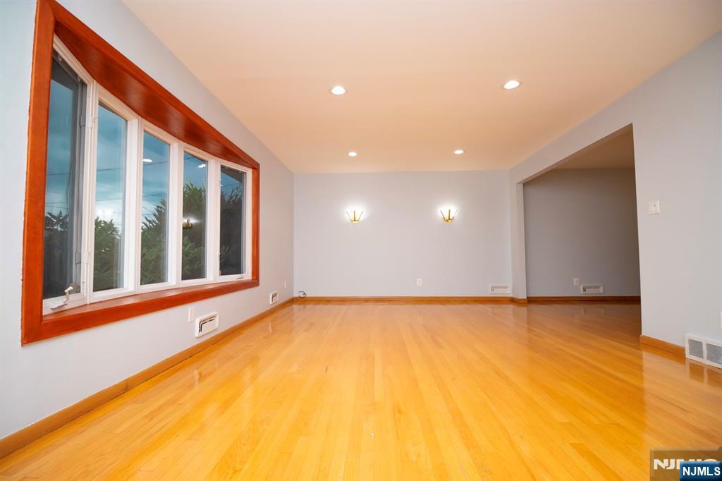 0-09 28th Street Property Photo 1