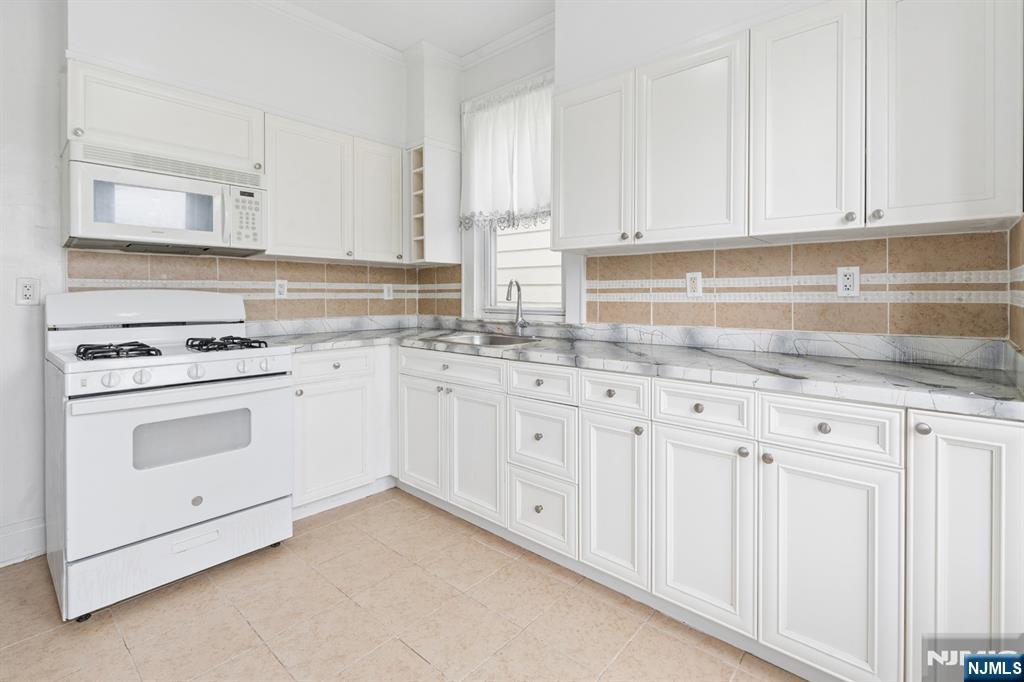 362 Myrtle Avenue 2nd Floor Property Photo 2