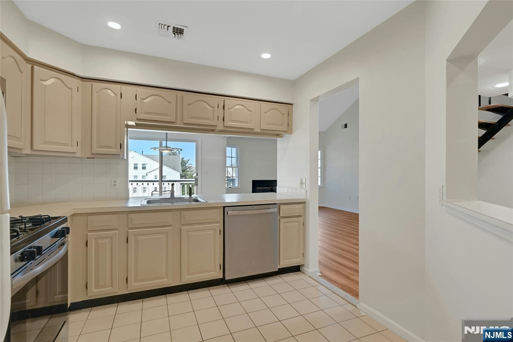 105 Quartz Lane Property Photo 4