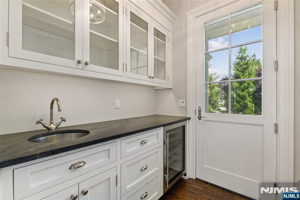 124 Essex Drive Property Photo 8