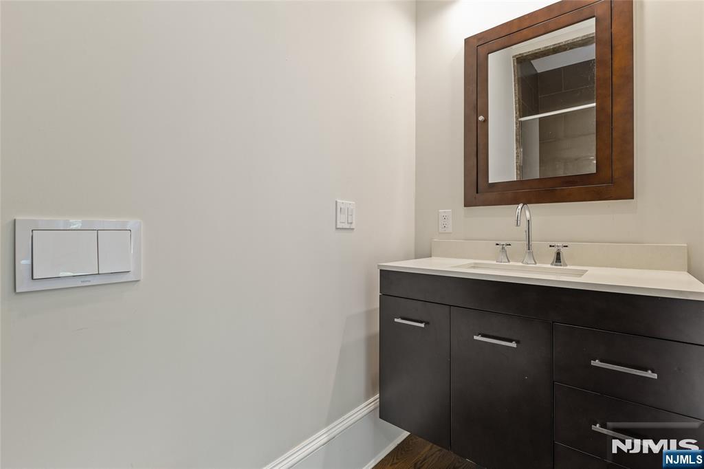 124 Essex Drive Property Photo 32