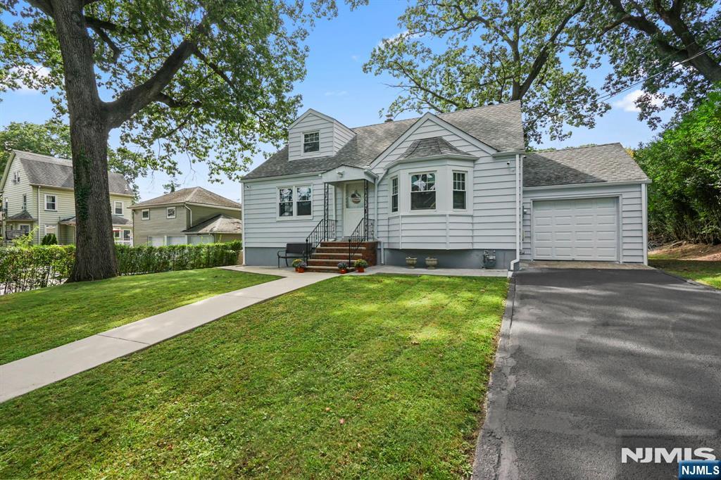 15 Oak Ridge Avenue Property Photo 2