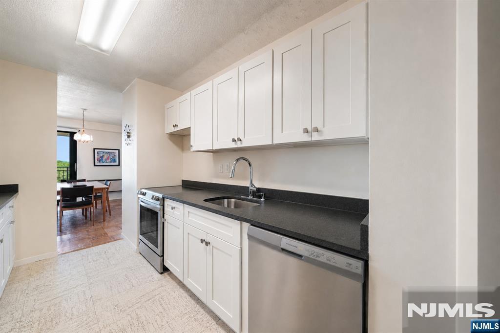7855 E Boulevard E 11f Property Photo 13