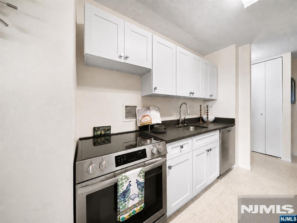 7855 E Boulevard E 11f Property Photo 14