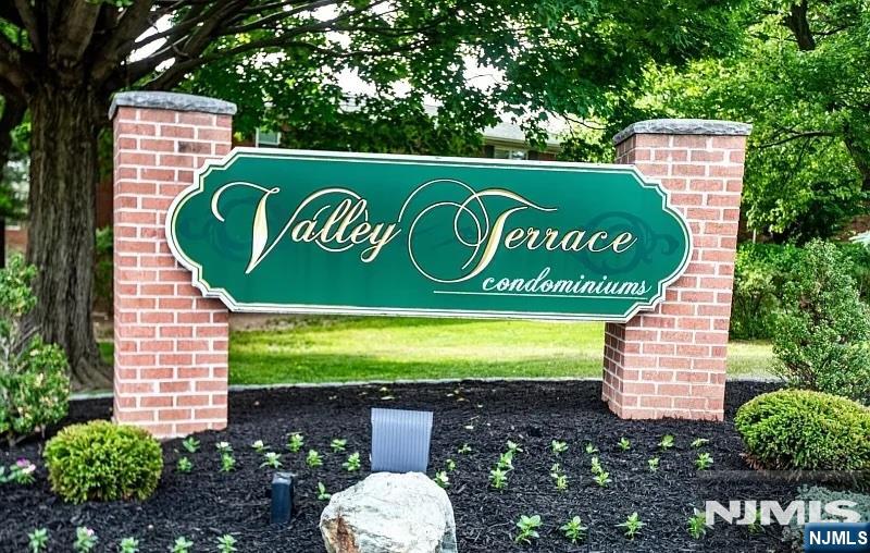 1130 Valley Road 2b Property Photo 1