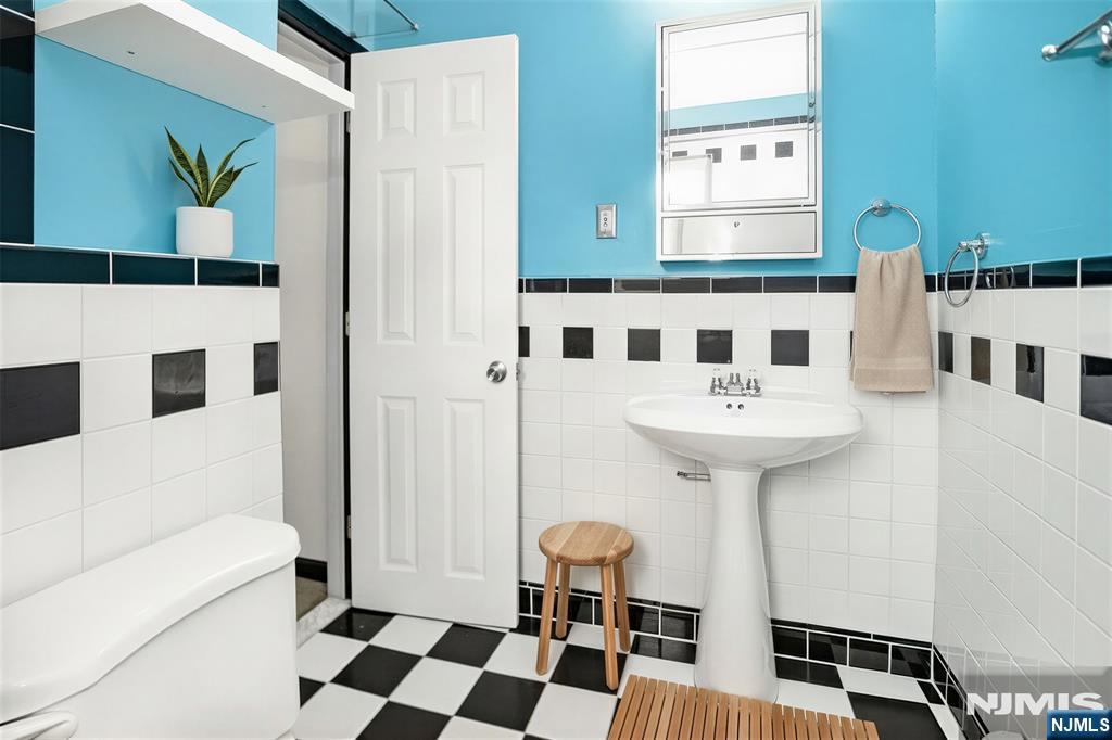 1130 Valley Road 2b Property Photo 15