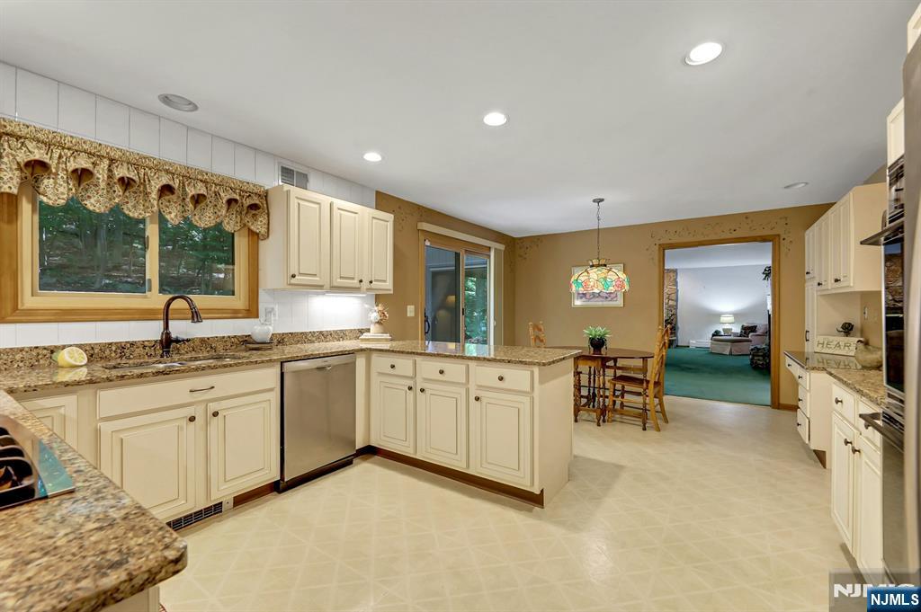 100 Cheshire Lane Property Photo 11