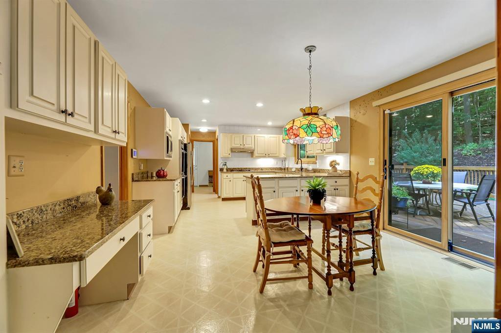100 Cheshire Lane Property Photo 12