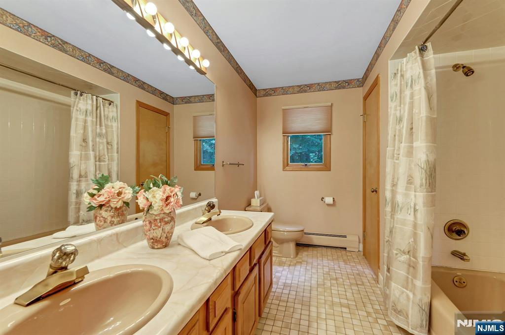 100 Cheshire Lane Property Photo 26