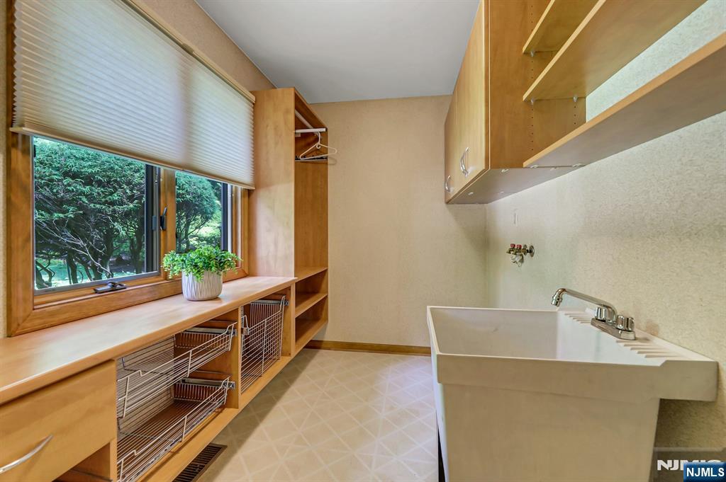 100 Cheshire Lane Property Photo 27