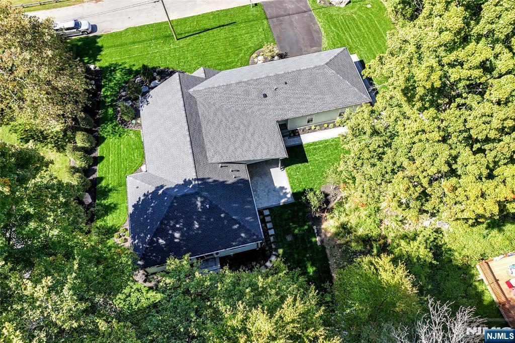 23 Melrose Property Photo 8