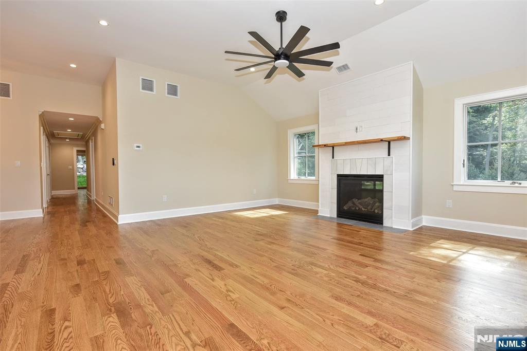 23 Melrose Property Photo 13
