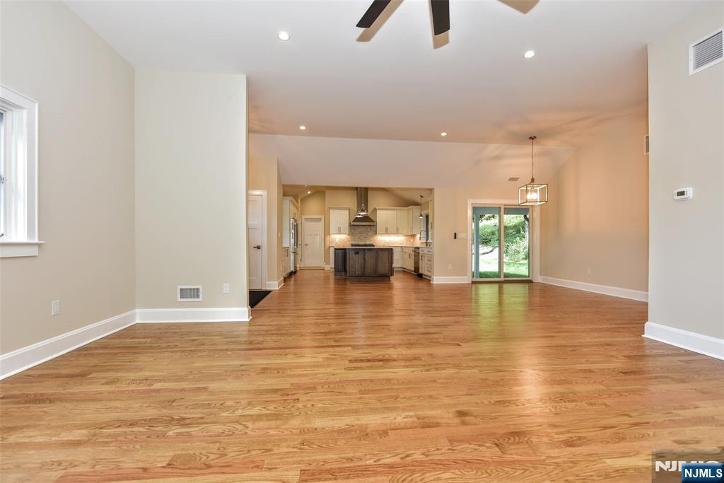 23 Melrose Property Photo 15