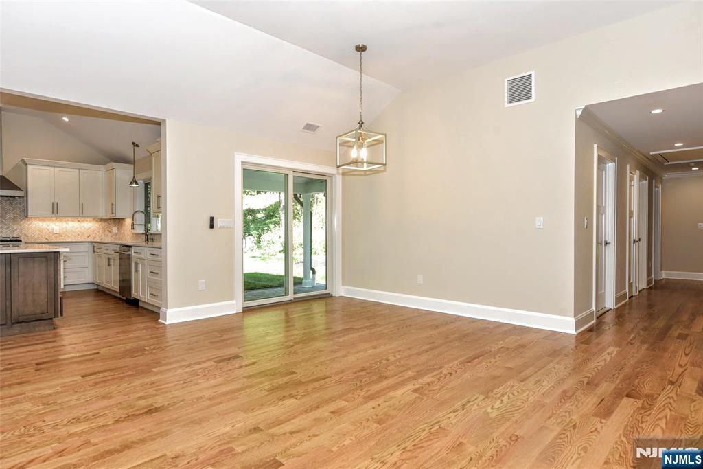 23 Melrose Property Photo 16