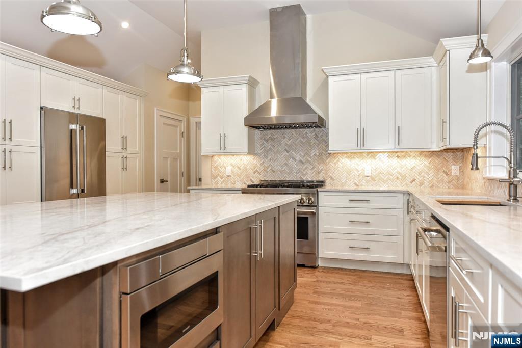 23 Melrose Property Photo 19