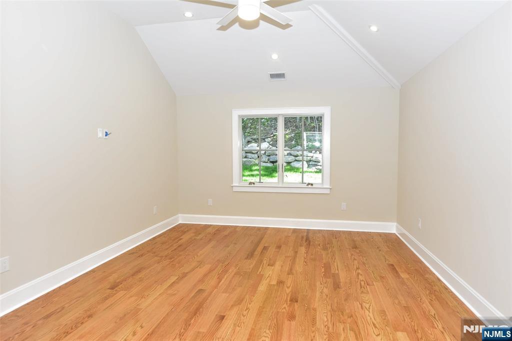 23 Melrose Property Photo 27