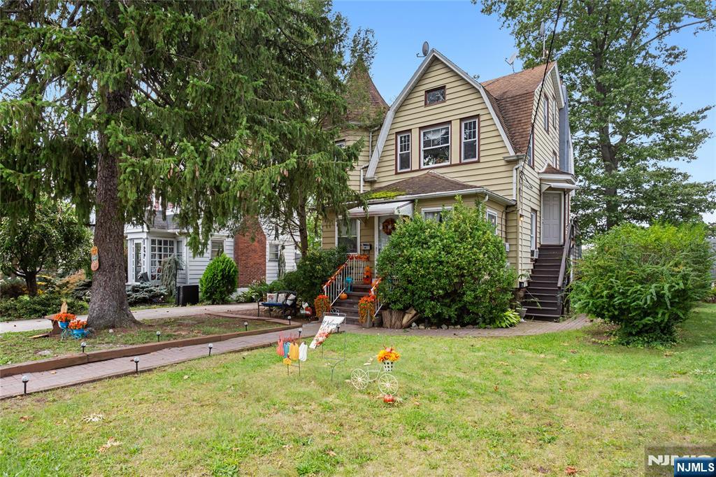 298 Carmita Avenue 2nd Floor Property Photo 1
