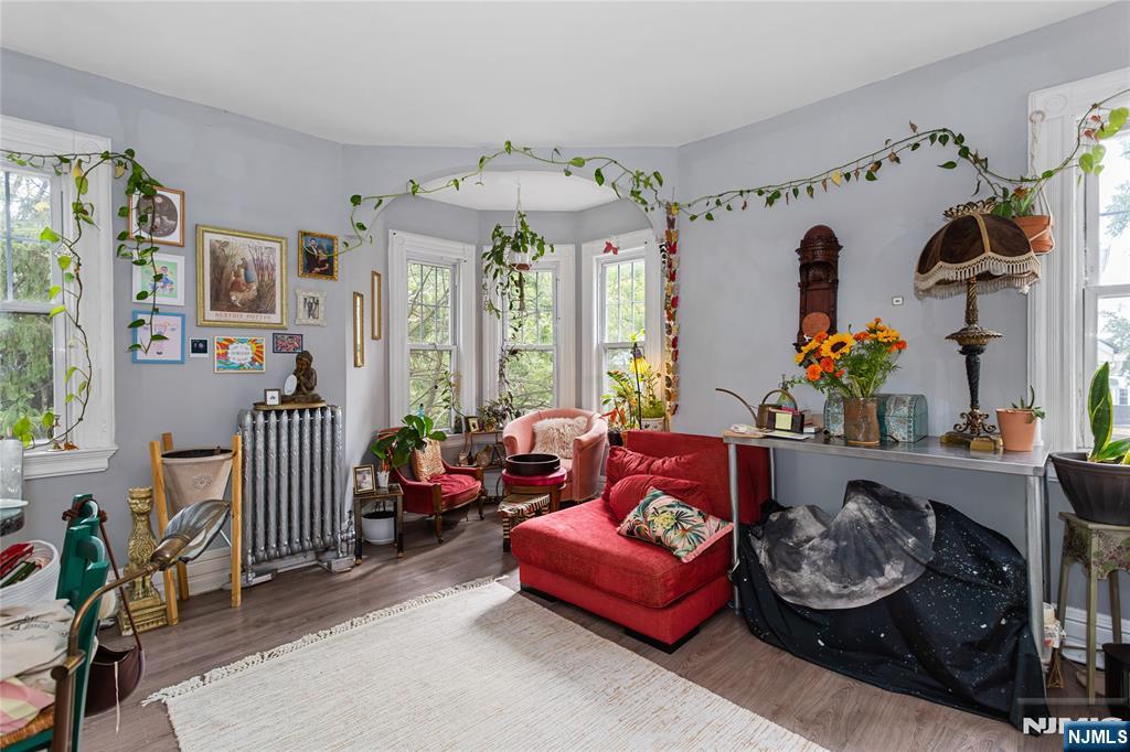 298 Carmita Avenue 2nd Floor Property Photo 3