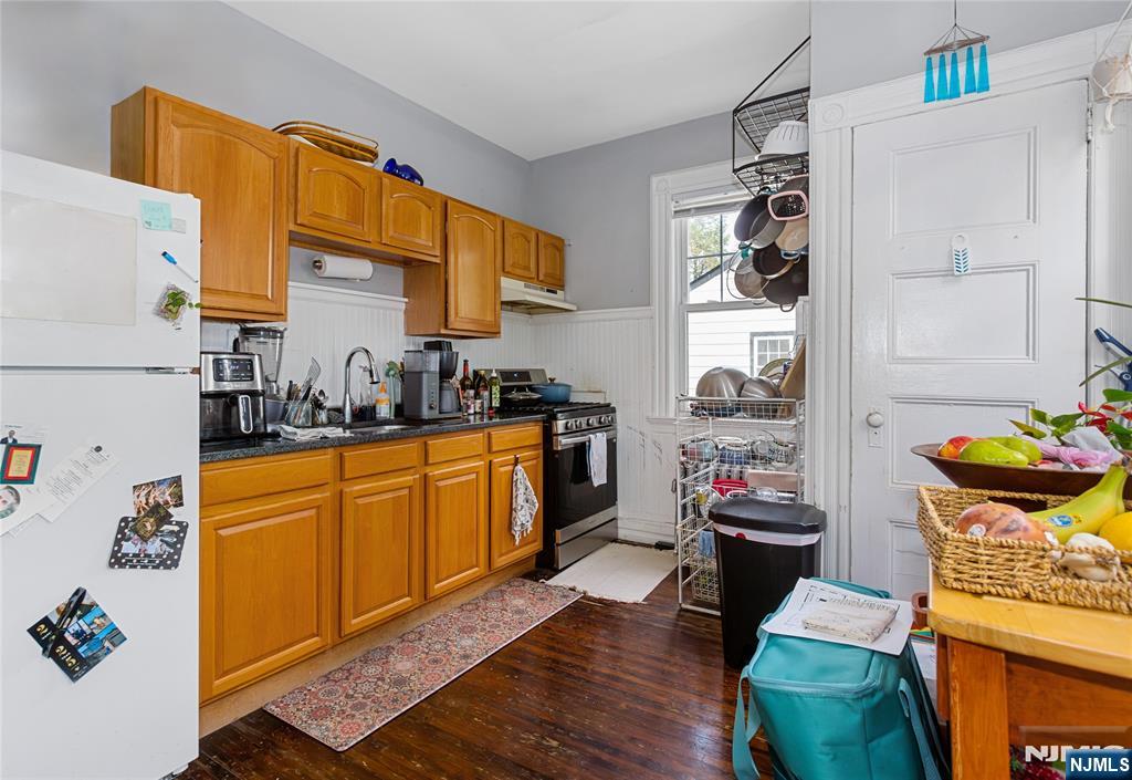 298 Carmita Avenue 2nd Floor Property Photo 10