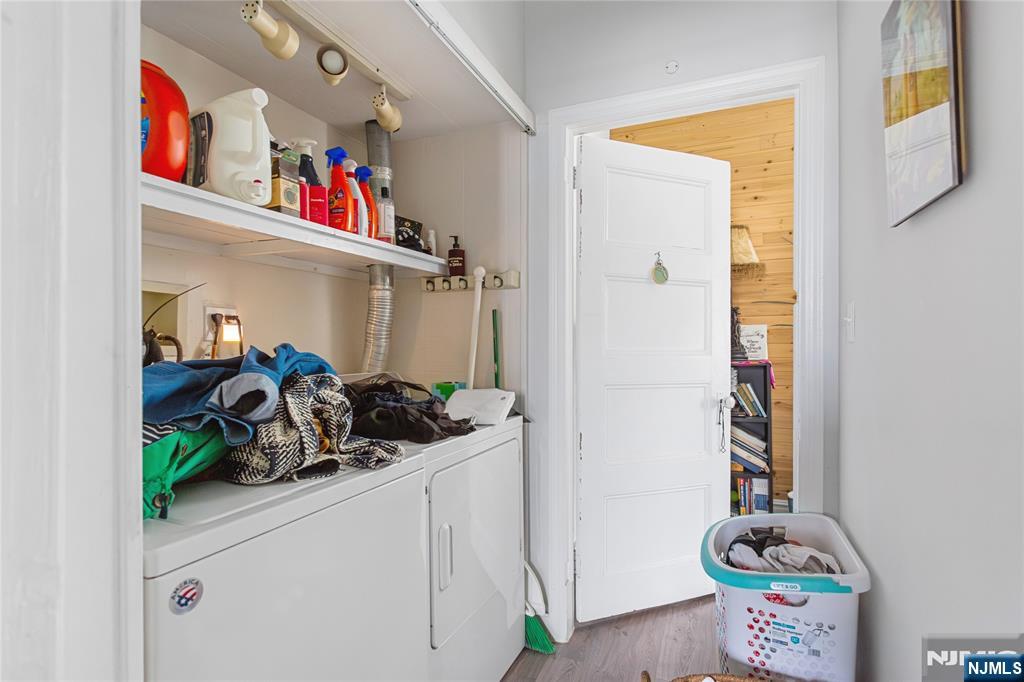 298 Carmita Avenue 2nd Floor Property Photo 13