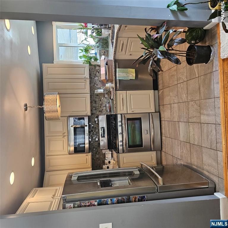 136 Isabelle Street Property Photo 5