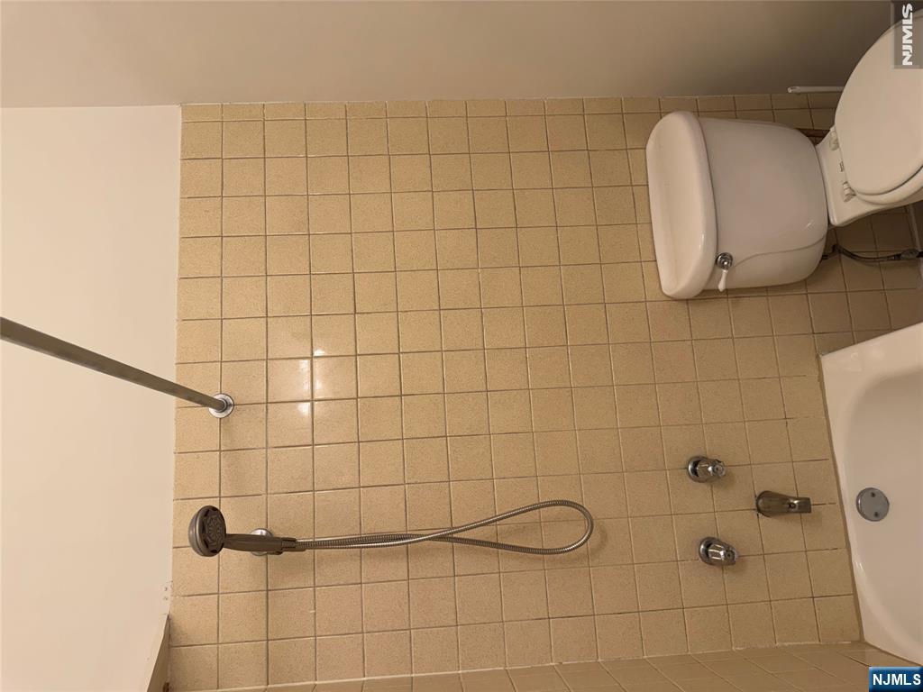 100 S Washington Avenue 1 Property Photo 4