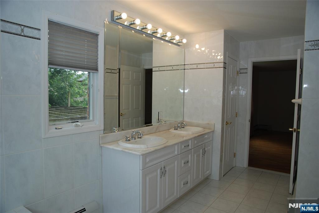 1604 John Street 1 Property Photo 11