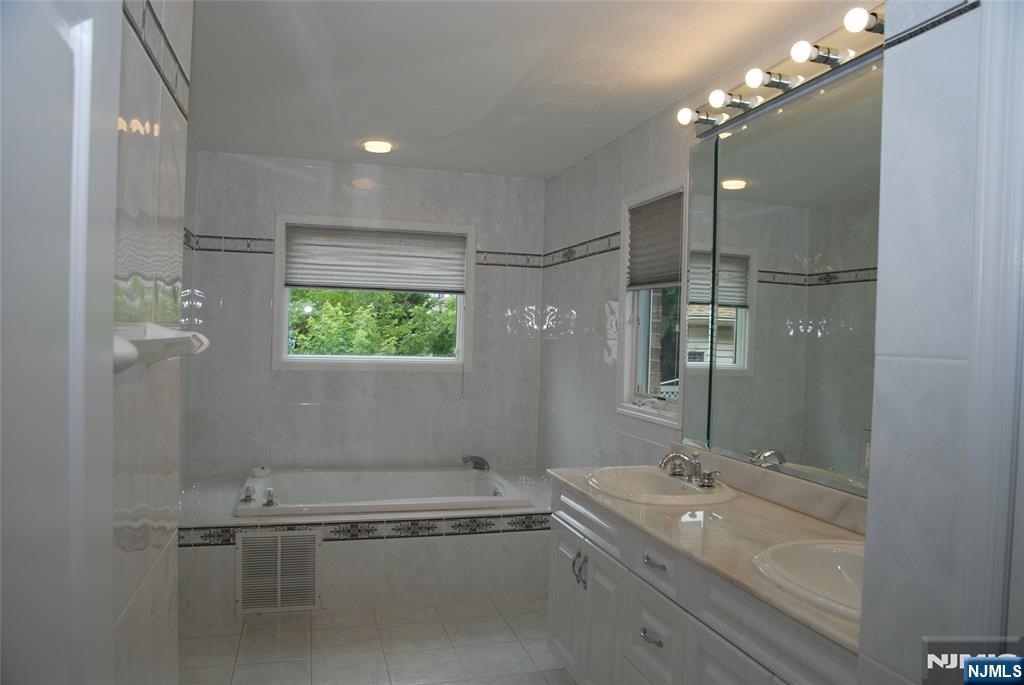 1604 John Street 1 Property Photo 12