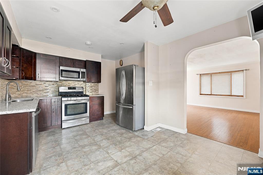 18 Memphis Avenue Property Photo 4