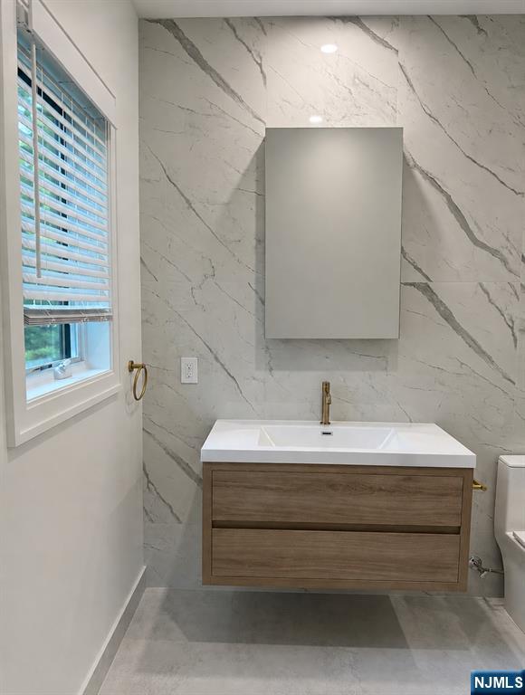220 Riveredge Property Photo 9