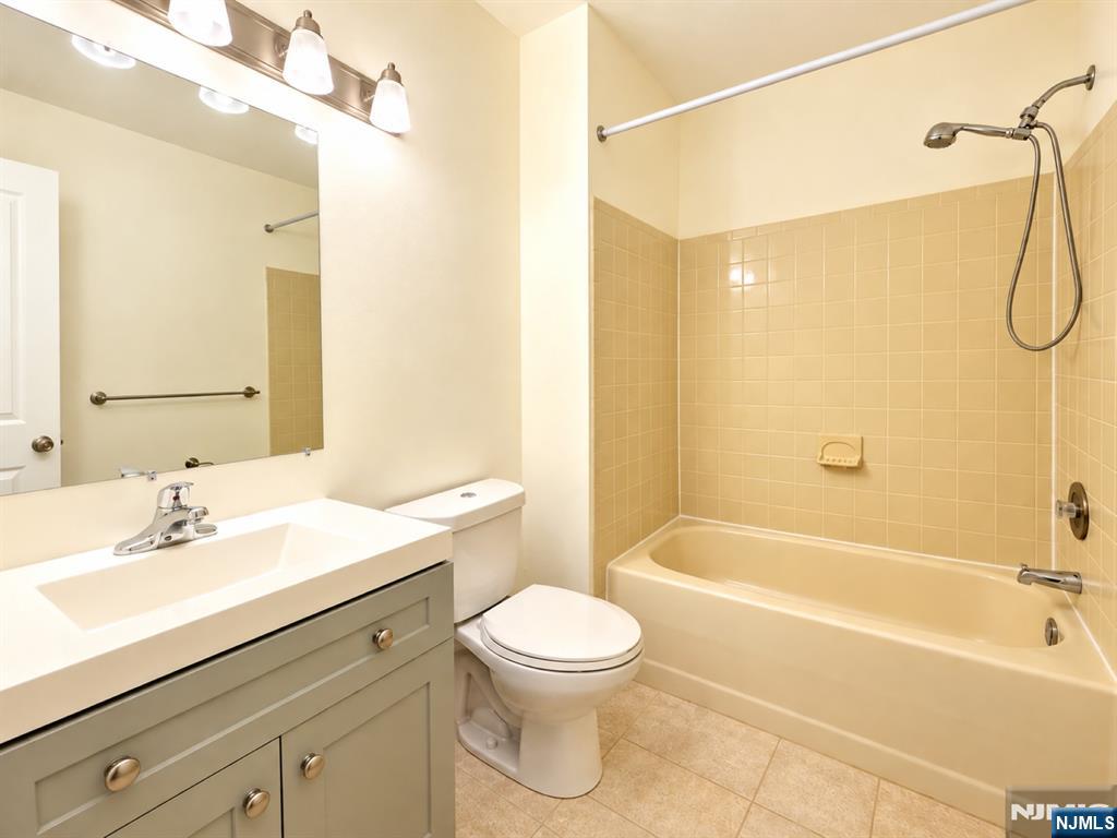 1248 Mulberry Drive Property Photo 6