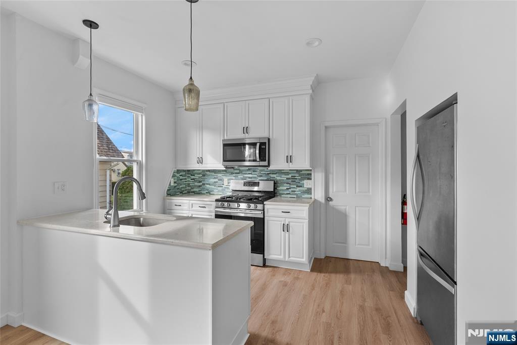 97 Bergen Street 1st Fl Property Photo 2