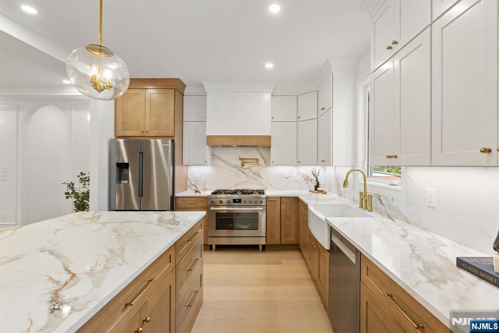 181 West Street Property Photo 4