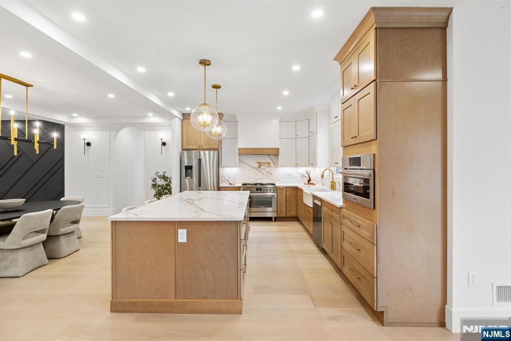 181 West Street Property Photo 6