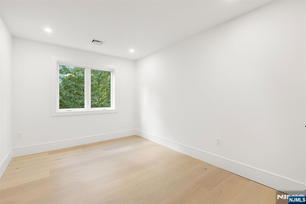 181 West Street Property Photo 19