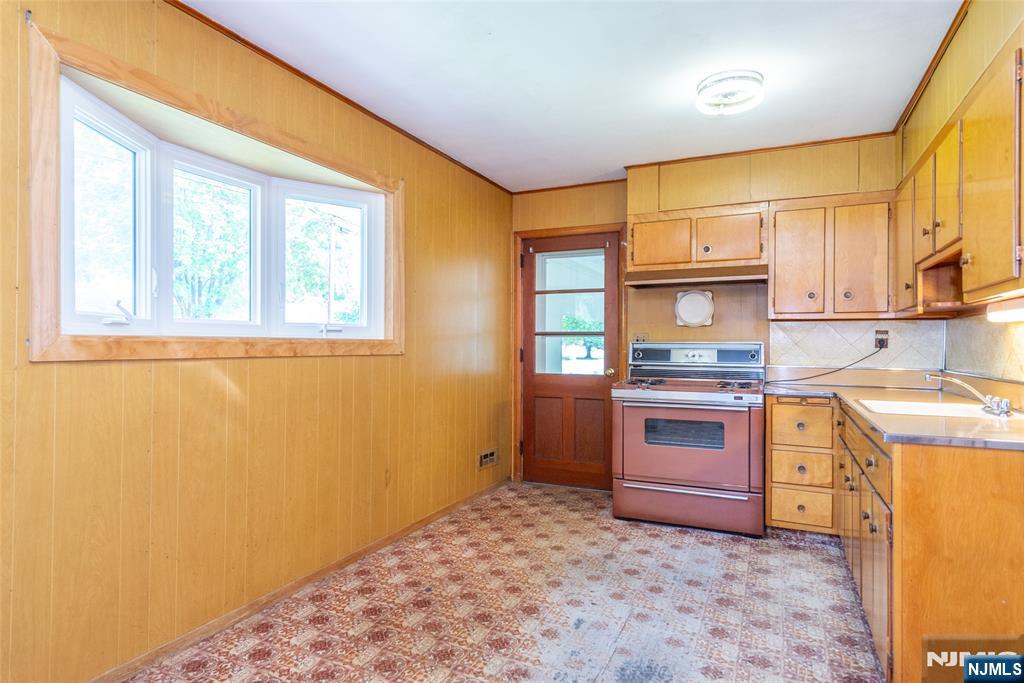 8 John Street Property Photo 8