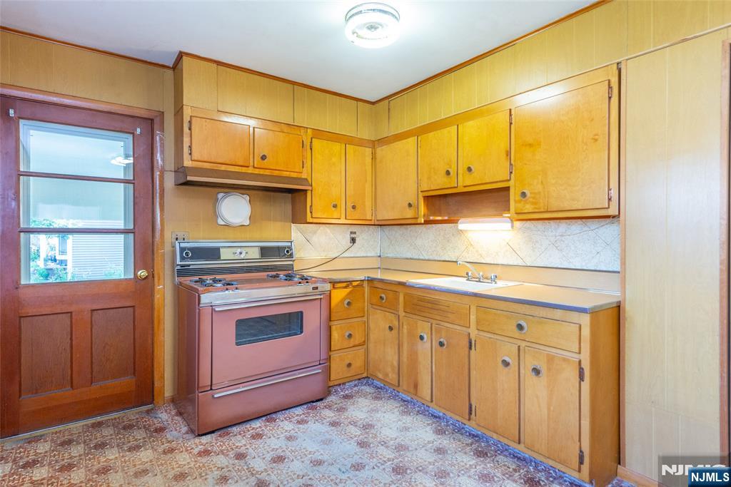 8 John Street Property Photo 9