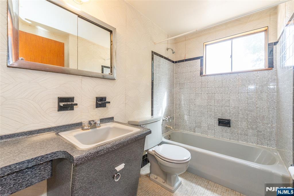 8 John Street Property Photo 16