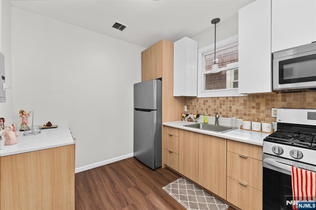 223 Devon Street 2 Property Photo 2