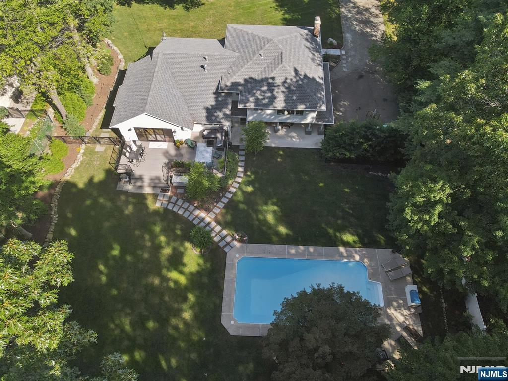 734 Willow Run Property Photo 3