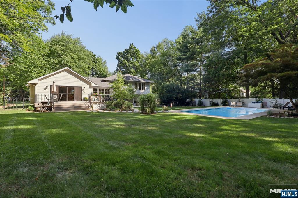 734 Willow Run Property Photo 5