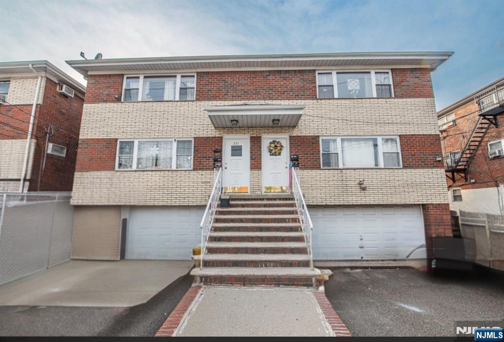 233 9th Street Property Photo 1
