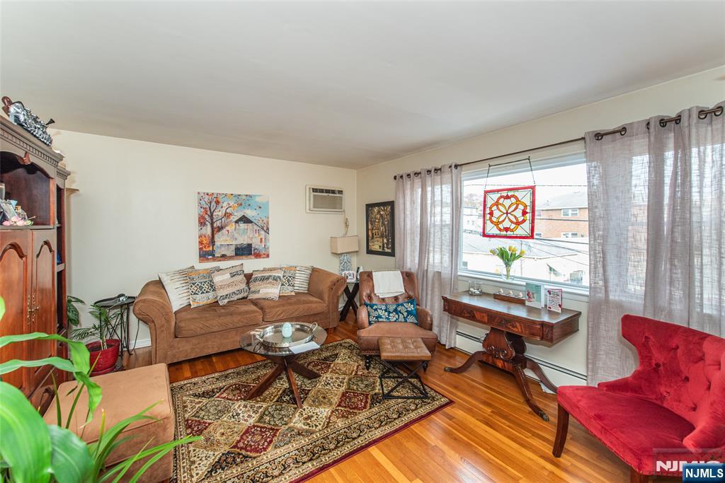 233 9th Street Property Photo 2