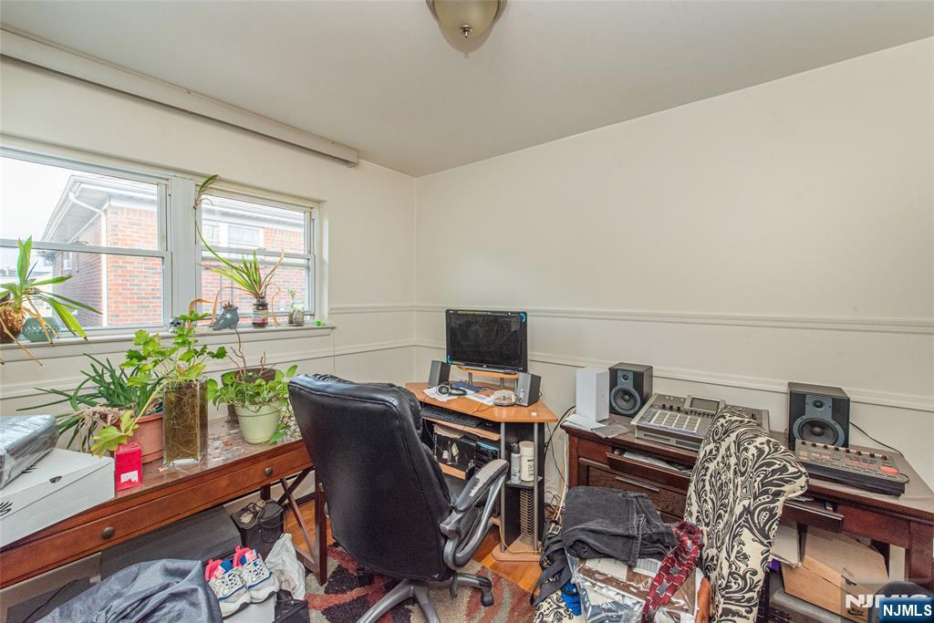 233 9th Street Property Photo 7
