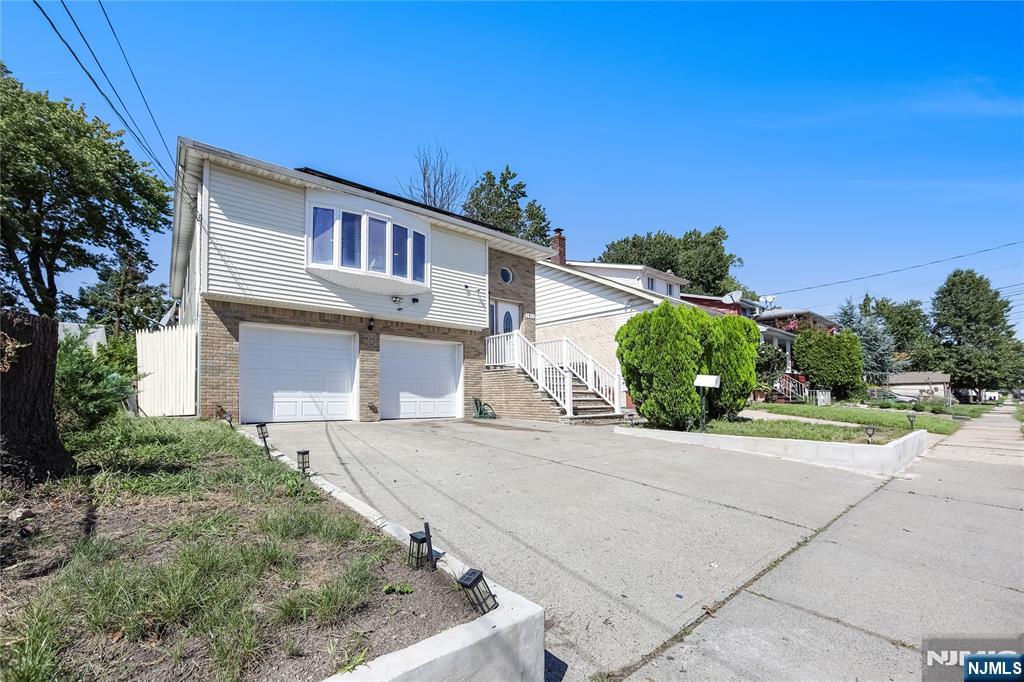 1511 Essex Avenue Property Photo 1
