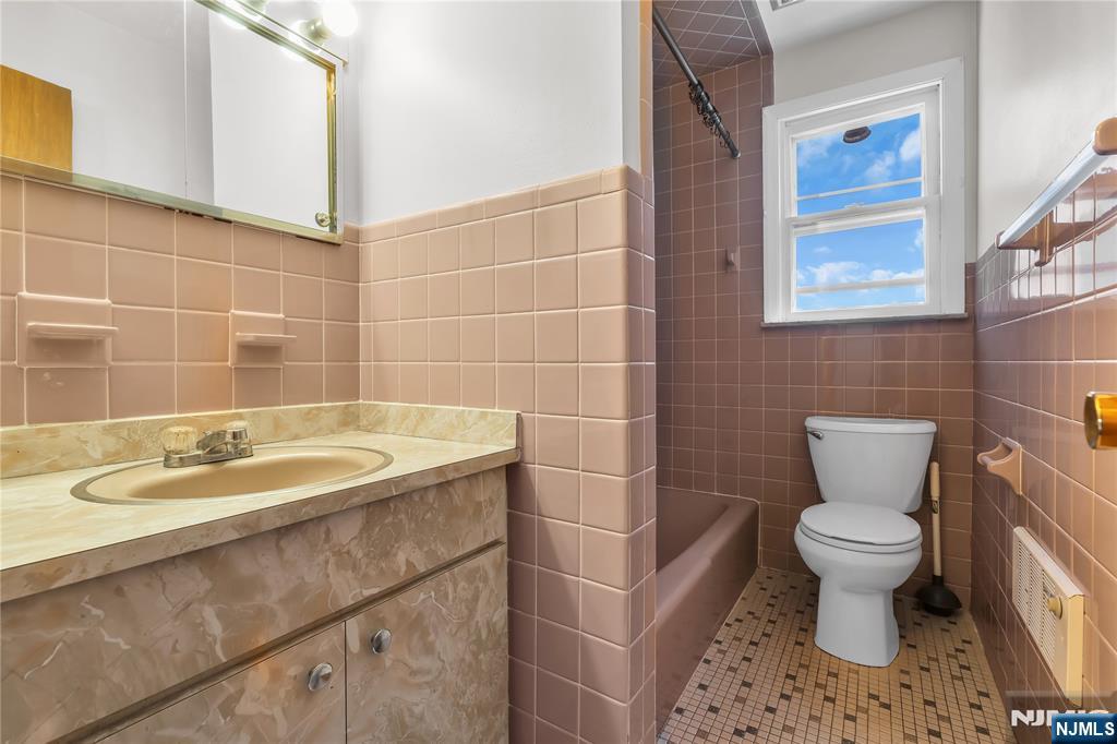 115 Van Riper Avenue 2 Property Photo 9