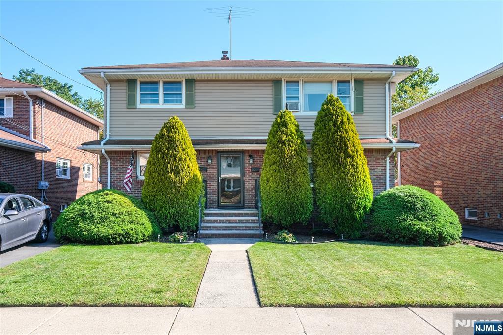 34 Cottage Place Property Photo 1