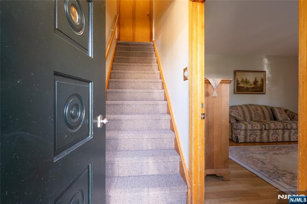 34 Cottage Place Property Photo 2