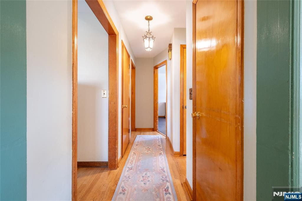 34 Cottage Place Property Photo 7